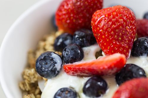 Quick healthy breakfast idea with Greek yogurt, berries and granola