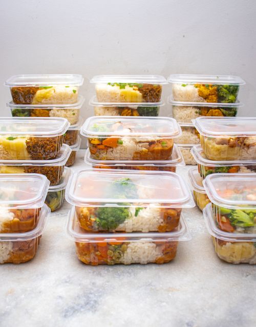 Make-ahead healthy breakfast ideas stored in jars and containers